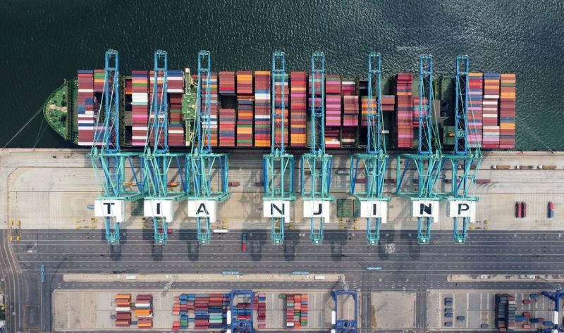 Объемы грузовых и контейнерных перевозок в китайских портах выросли в январе-ноябре 2023 года