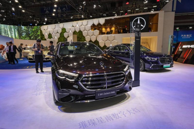 Mercedes-Benz сообщил о значительном росте продаж электромобилей в Китае в 2023 году