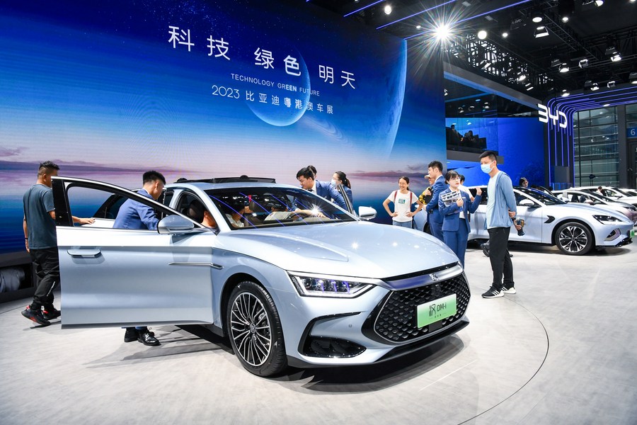 Продажи пассажирских автомобилей отечественных брендов в Китае выросли на 24,1 проц. в 2023 году