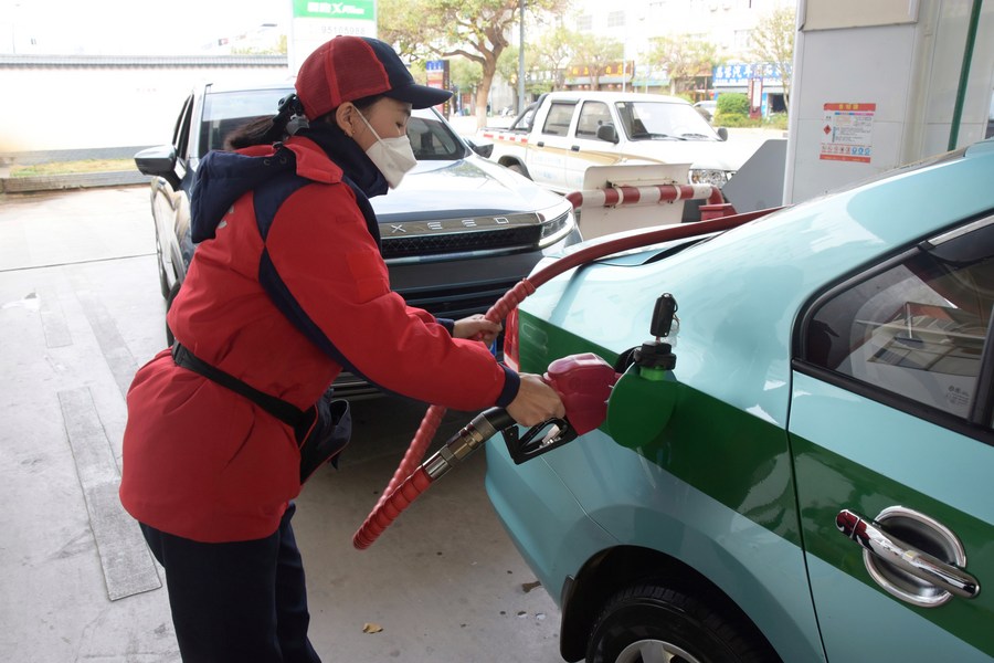 В Китае снизятся цены на бензин и дизельное топливо