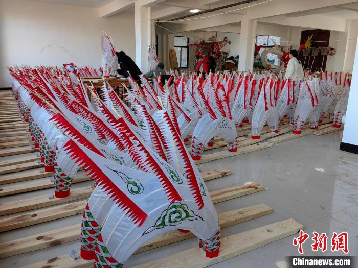 Поселок Аньшань на востоке Китая готовится встретить год Дракона