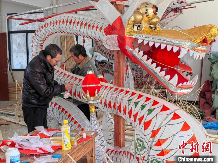 Поселок Аньшань на востоке Китая готовится встретить год Дракона