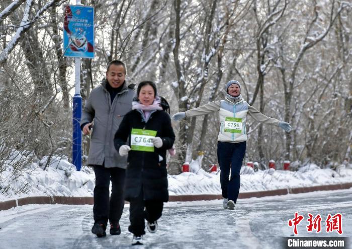 В Урумчи прошли соревнования по зимнему бегу
