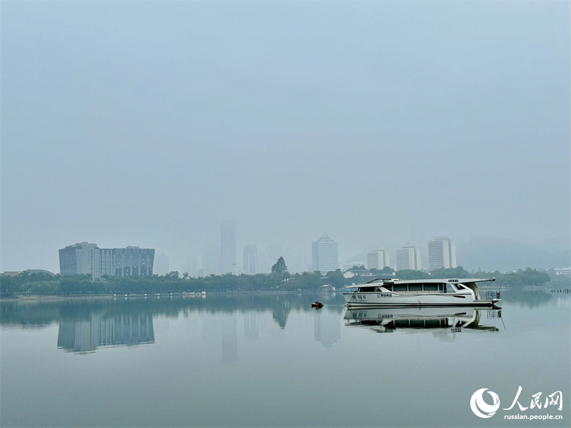Озеро Юньдан в тумане