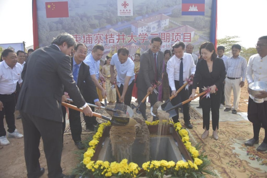 В Камбодже началось строительство студенческих общежитий с помощью Китая