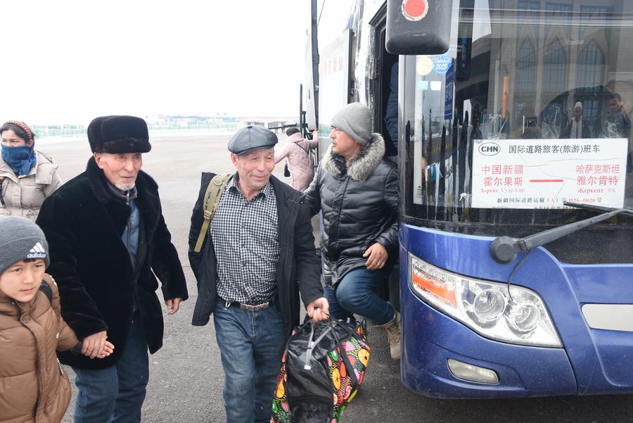 Многие китайцы вернулись на Родину через КПП Хоргос для встречи праздника Весны