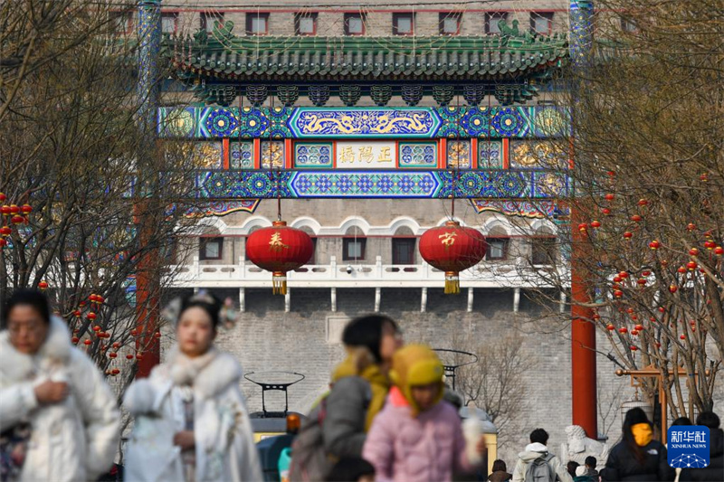 Китайские драконы на линии центральной оси в Пекине