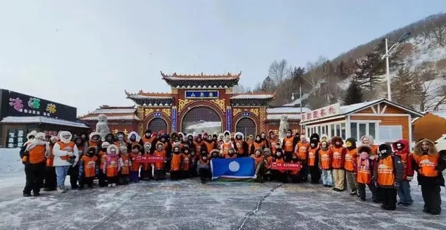 Российские школьники отправились в путешествие в уезд Удаляньчи
