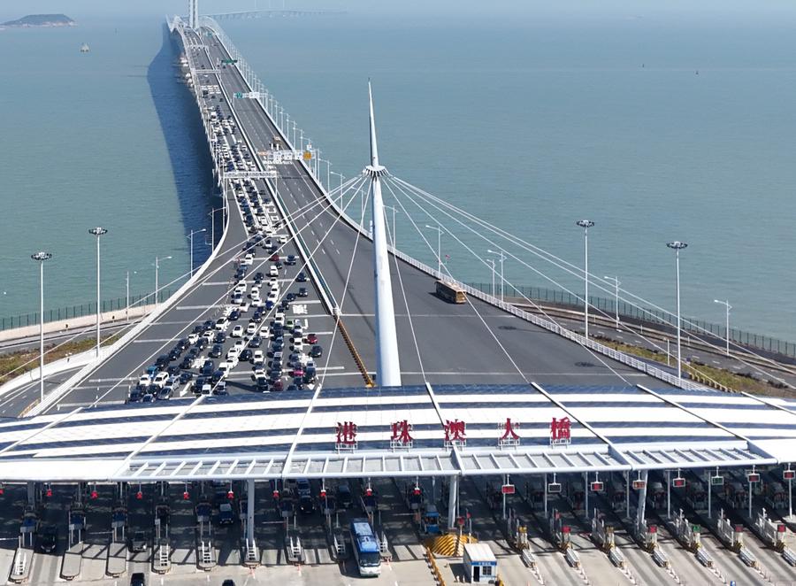 На мосту Сянган-Чжухай-Аомэнь зафиксирован рекордный суточный пассажиропоток