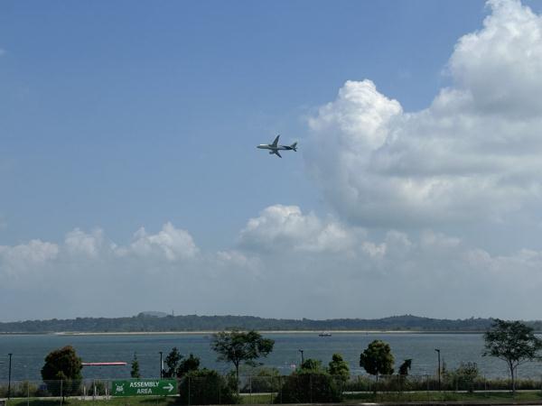 Китайский пассажирский самолет С919 совершил тестовый полет в Сингапуре