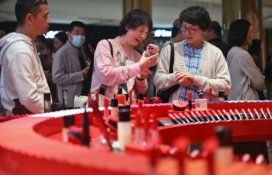 Провинция Хайнань зафиксировала рост продаж в офшорных магазинах беспошлинной торговли в период каникул по случаю праздника Весны