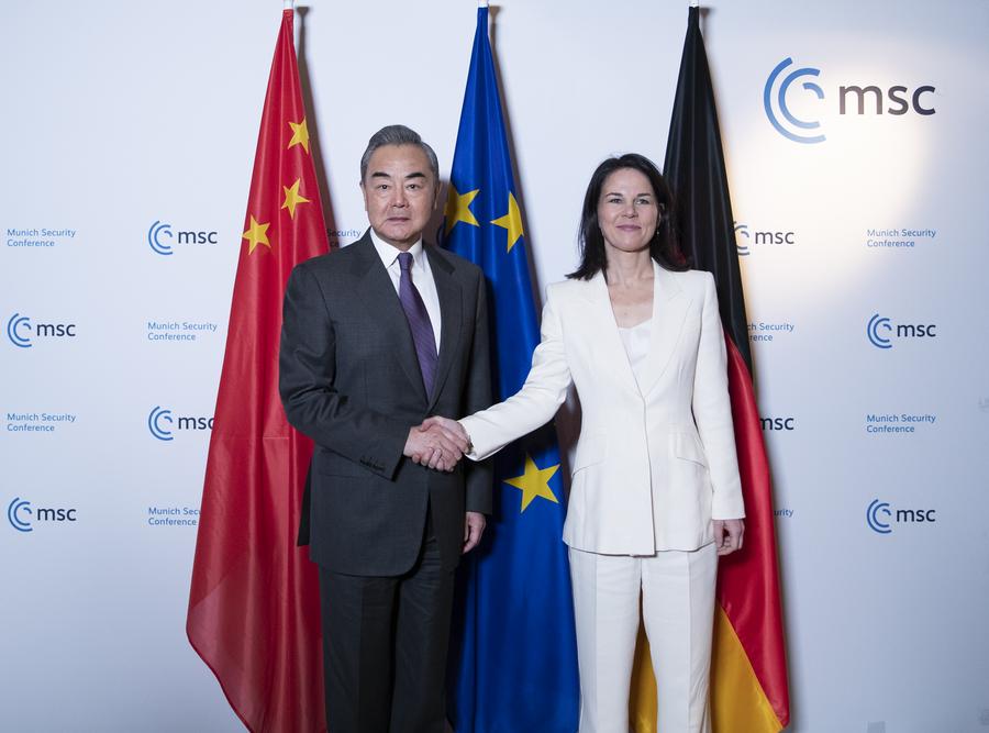 Глава МИД Китая призвал Германию поддерживать друг друга в вопросах, представляющих взаимный интерес
