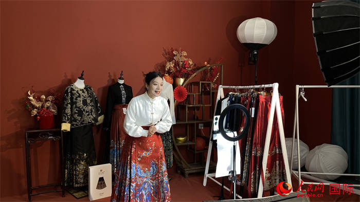 Уезд Цаосянь возрождает моду на традиционные костюмы ханьфу