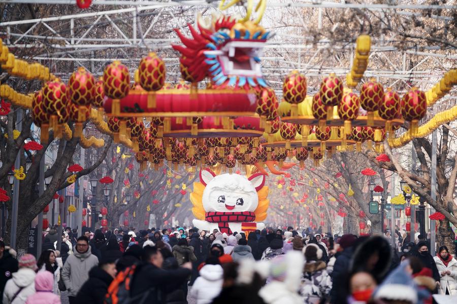 В китайской " ледяной столице" Харбине продолжался туристический бум во время каникул по случаю праздника Весны