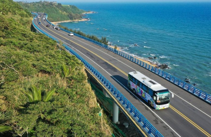 Официально запущен экскурсионный автобус по туристическому шоссе в провинции Хайнань