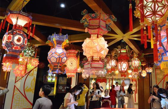 Традиционные фонари в музее Цюаньчжоу привлекают внимание посетителей