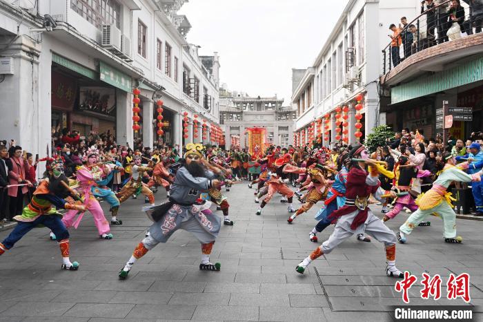 В городе Чаочжоу провинции Гуандун прошла традиционная храмовая ярмарка