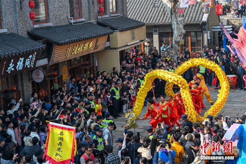 В Китае отмечают праздник «Лунтайтоу»
