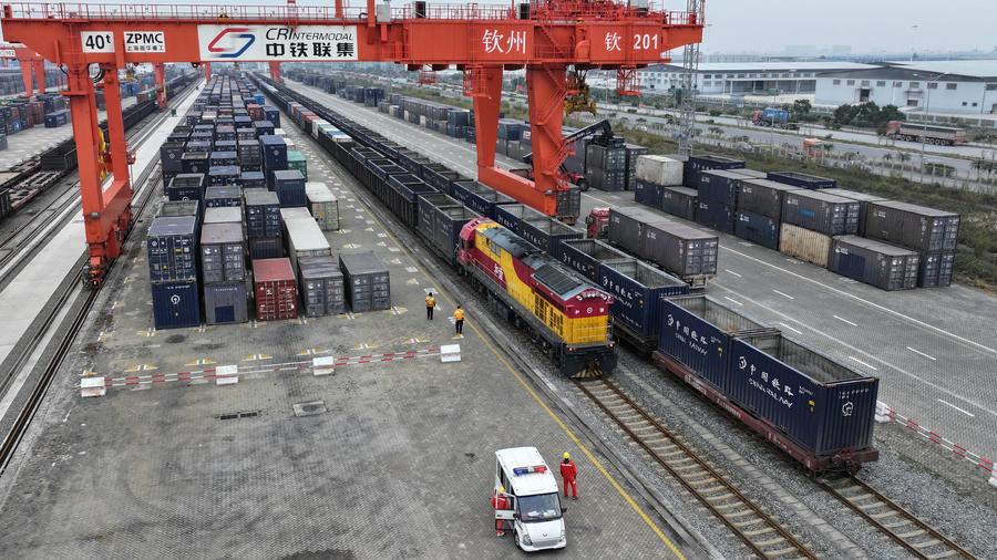 Китайские поезда, осуществляющие интермодальные перевозки, совершили 2 тыс. грузовых рейсов в 2024 году