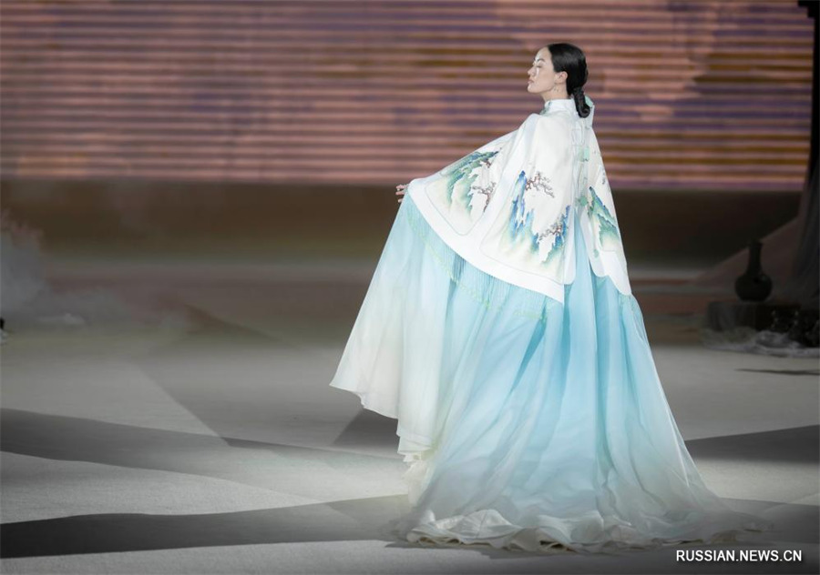 В Пекине открылась Неделя моды сезона осень-зима 2024