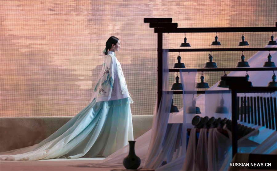 В Пекине открылась Неделя моды сезона осень-зима 2024