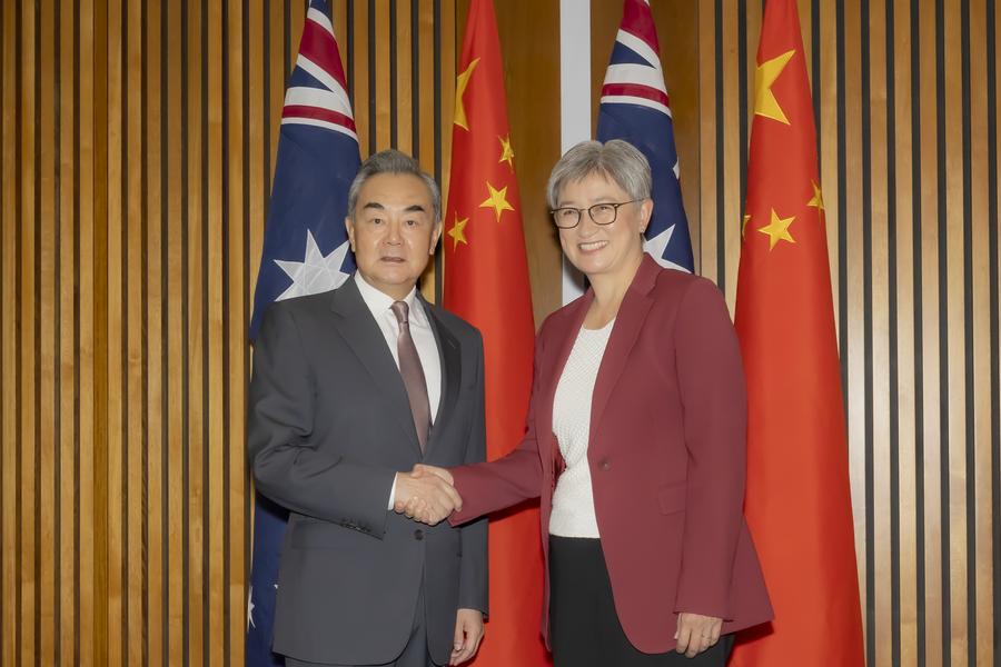 Китай и Австралия будут совместно содействовать стабильному развитию стратегического партнерства