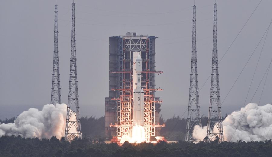 Китайский спутник-ретранслятор "Цюэцяо-2" успешно вышел на окололунную орбиту