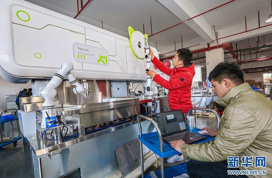 Коммерческие роботы помогают развивать новые форматы бизнеса в провинции Аньхой