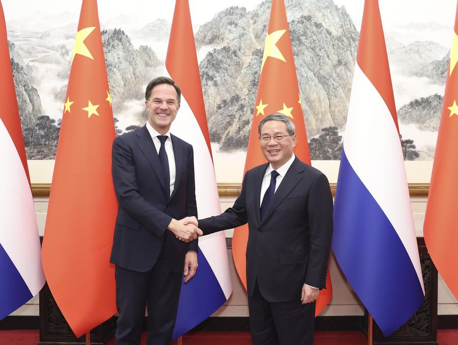 Премьер Госсовета КНР провел переговоры с премьер-министром Нидерландов
