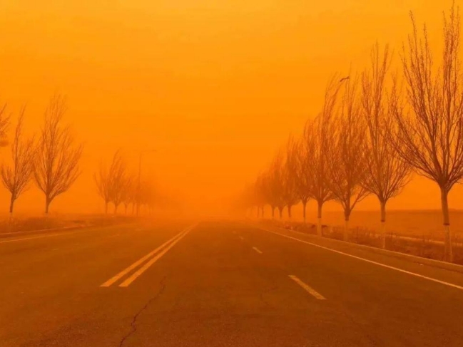 Песчано-пыльная буря накроет северную часть Китая, на юге Китая ожидаются сильные дожди