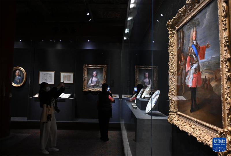 В Пекине открылась выставка, организованная совместно музеем Гугун и Версальским дворцом