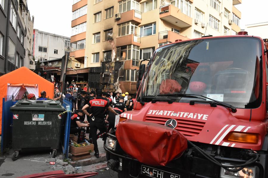 Число погибших в результате пожара в Стамбуле возросло до 29 человек -- канцелярия губернатора