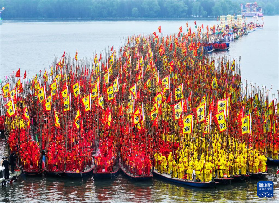 Фестиваль лодок «Циньтун» прошел в провинции Цзянсу