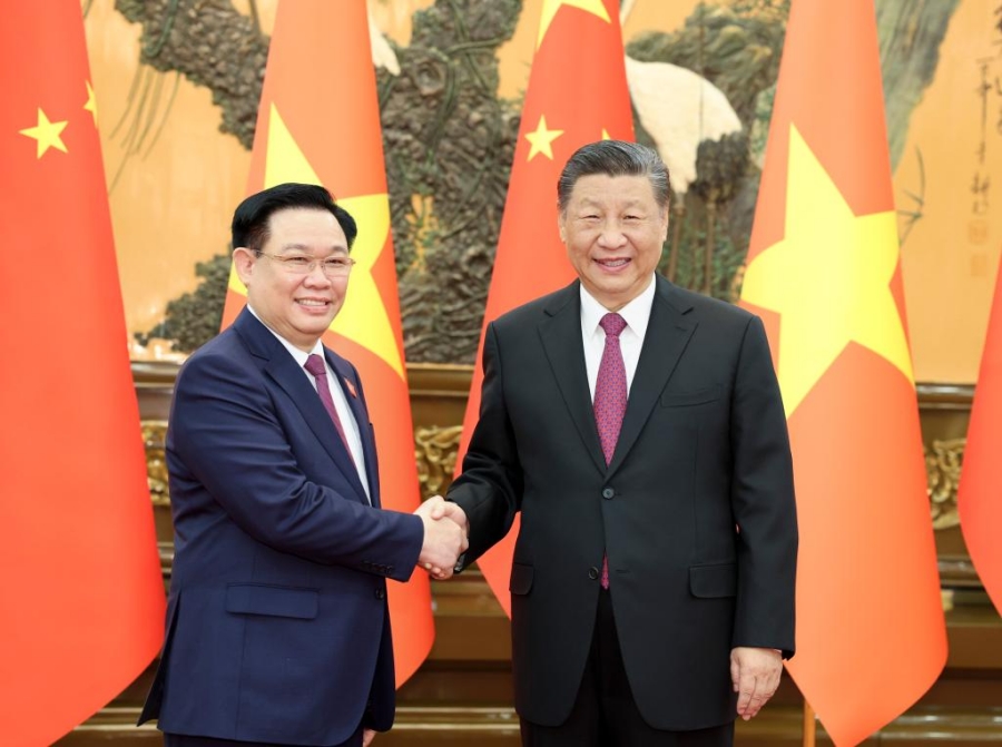 Си Цзиньпин встретился с председателем Национального собрания Вьетнама