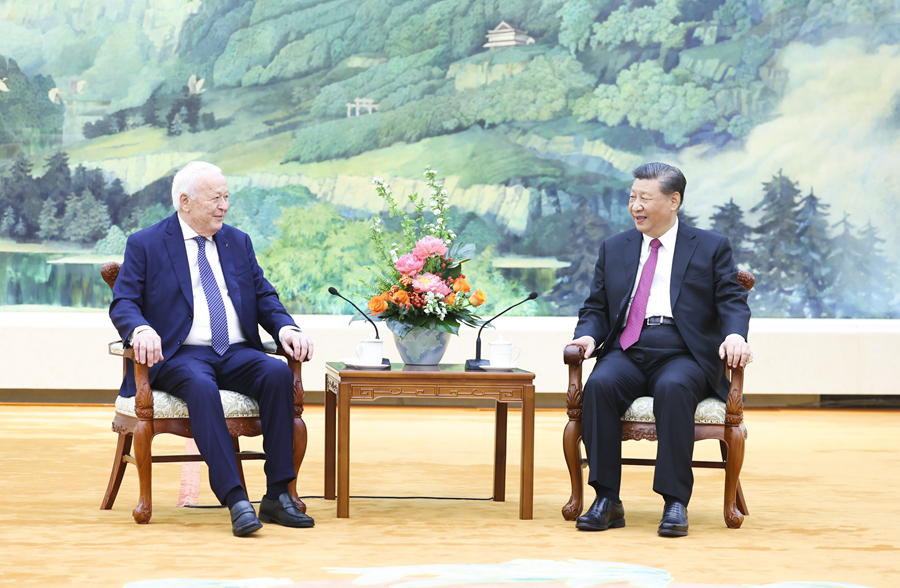 Си Цзиньпин встретился с президентом Фонда Мерье и его супругой