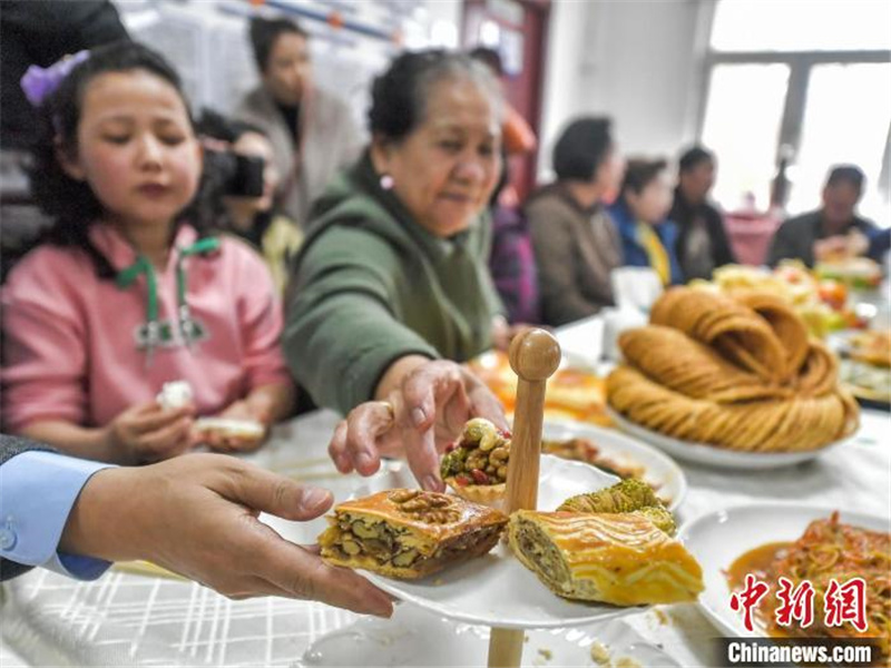 Празднование Ураза-байрам в Синьцзяне: кулинарное разнообразие и живое общение
