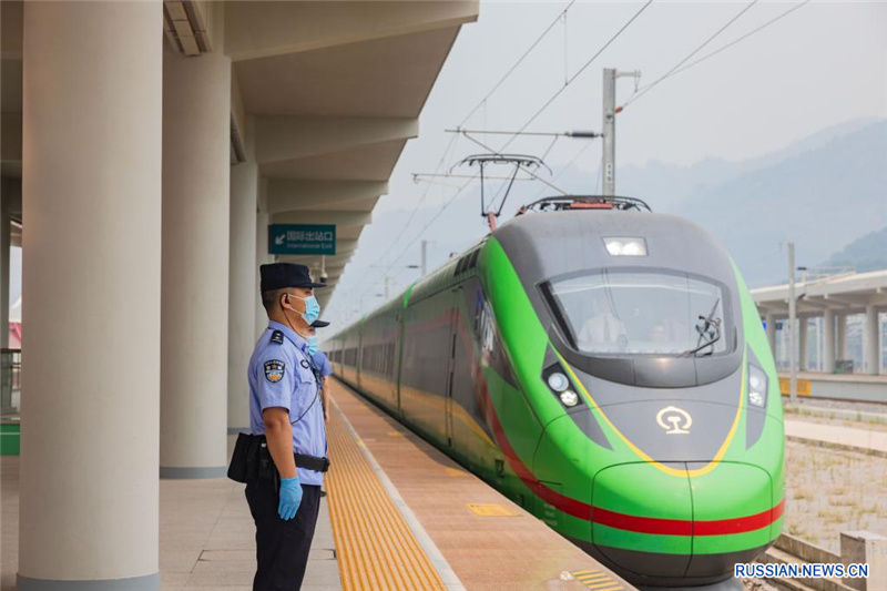 По железной дороге Китай-Лаос совершено более 180 тыс. трансграничных пассажирских поездок