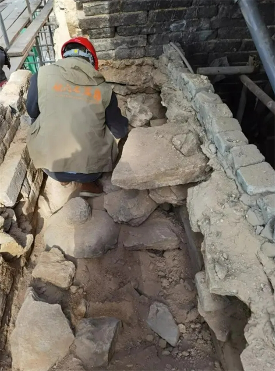 Новое археологическое открытие в пещерах Лунмэнь