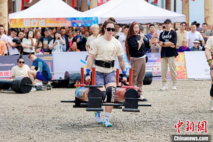 Соревнования китайских и иностранных спортсменов прошли в Чунцине