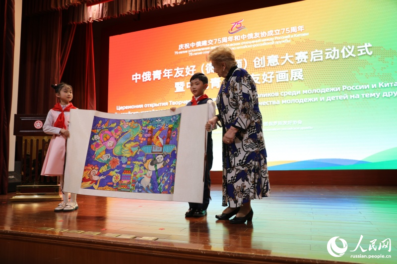 В Пекине прошла выставка работ на тему российско-китайской дружбы