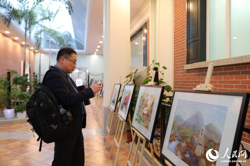 В Пекине прошла выставка работ на тему российско-китайской дружбы