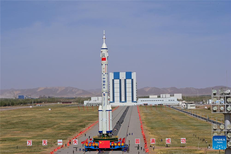 Китай готовится к запуску пилотируемого космического корабля "Шэньчжоу-18"