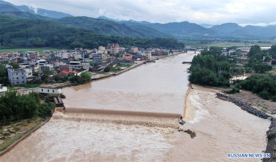 В провинции Гуандун на юге Китая наблюдаются сильные паводки