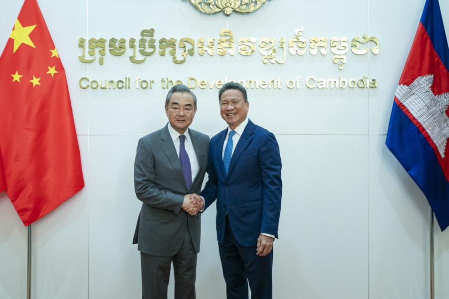 Китай и Камбоджа будут продвигать строительство высококачественного, высокоуровневого и отвечающего высоким стандартам китайско-камбоджийского сообщества единой судьбы в новую эпоху