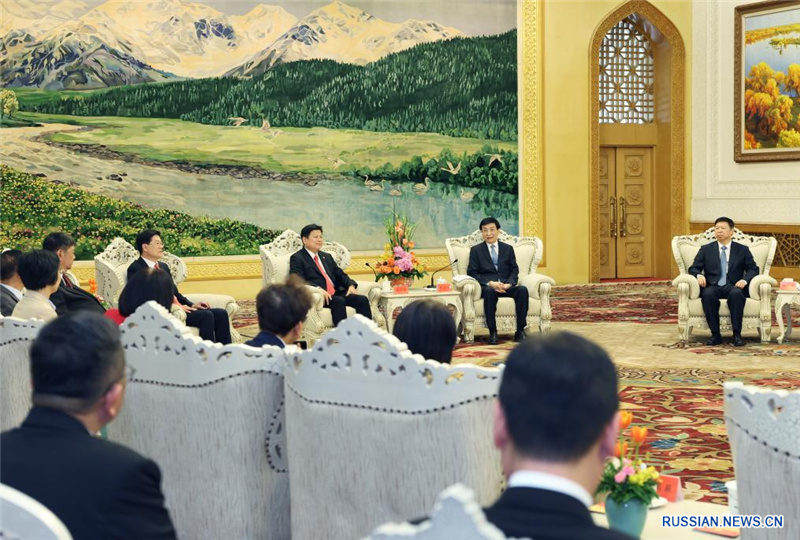 Председатель ВК НПКСК провел встречу с делегацией партии Гоминьдан, совершающей визит в континентальную часть Китая