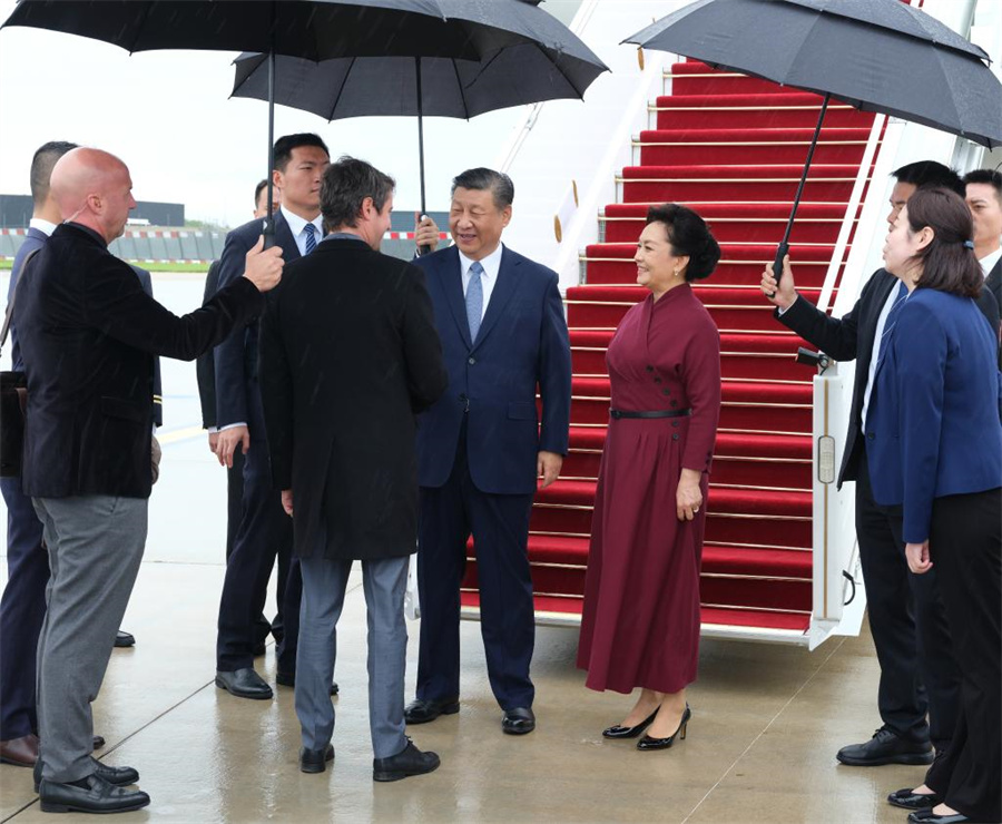 Си Цзиньпин выразил надежду на создание более прекрасного будущего китайско-французских отношений
