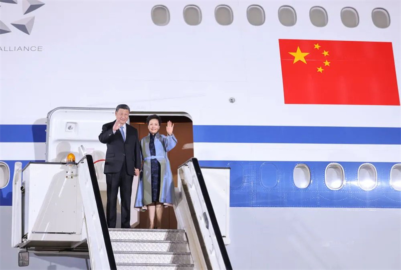 Си Цзиньпин прибыл в Белград с государственным визитом в Сербию