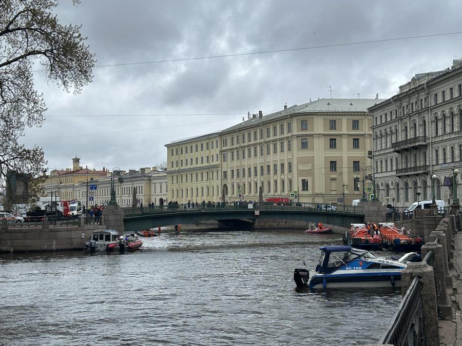 Число погибших из-за падения автобуса в реку в Санкт-Петербурге возросло до семи человек