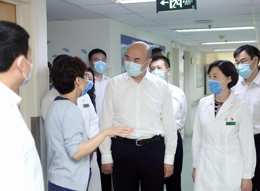 Вице-премьер Госсовета КНР Лю Гочжун поздравил медсестер страны с наступающим праздником