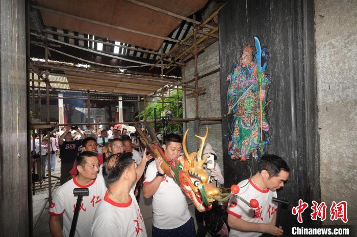 В Гуанчжоу начали подготовку к Фестивалю драконьих лодок